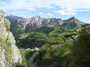 80 Scendendo dal Passo di Lemma sul sent. 116 alla Baita del Camoscio